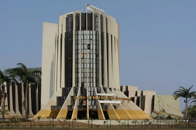 MINES : 71 PERMIS AURIFÈRES RETIRÉS À 46 SOCIÉTÉS AU GABON Mines 71 Permis Auriferes Retires A 46 Societes Au Gabon 768x511