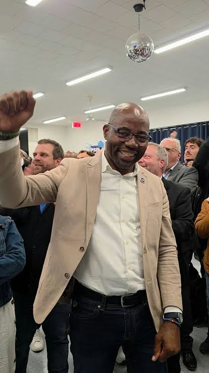 POLITIQUE : DIEUDONNÉ ELLA OYONO NOMMÉ MINISTRE DES RELATIONS INTERNATIONALES, DE LA FRANCOPHONIE ET DU COMMERCE EXTÉRIEUR DU QUÉBEC Politique Dieudonne Ella Oyono Nomme Ministre Des Relations